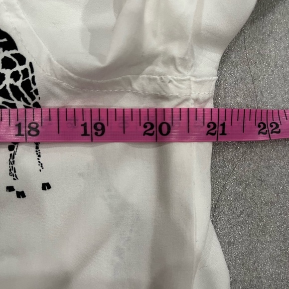 [L]Jane Delancy White Button-Up Shirt with Giraffe Print - Picture 4 of 8